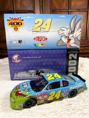 Jeff Gordon #24 Dupont Looney Tunes Rematch 2002 Monte Carlo 1:24 Scale Car